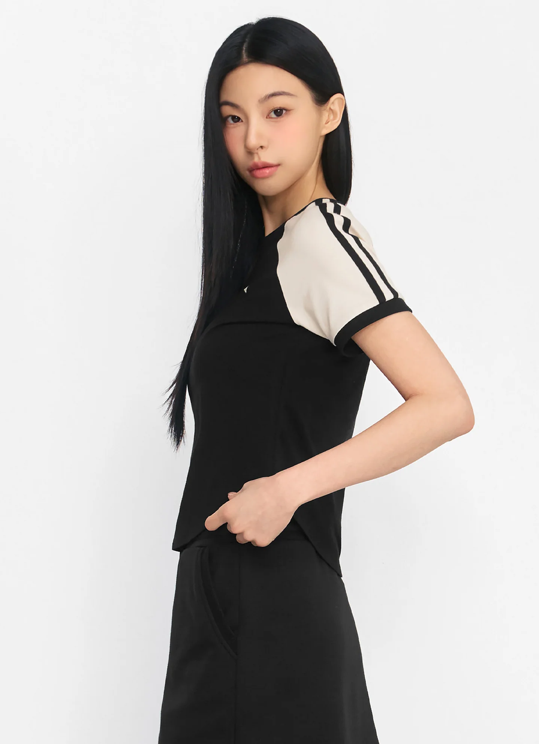 XEXYMIX Raglan Colorblock Crop Short Sleeve in Black — image 3