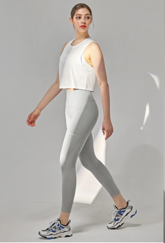 XEXYMIX Black Label Signature 360N Cropped Leggings in Shimmer Gray — image 2