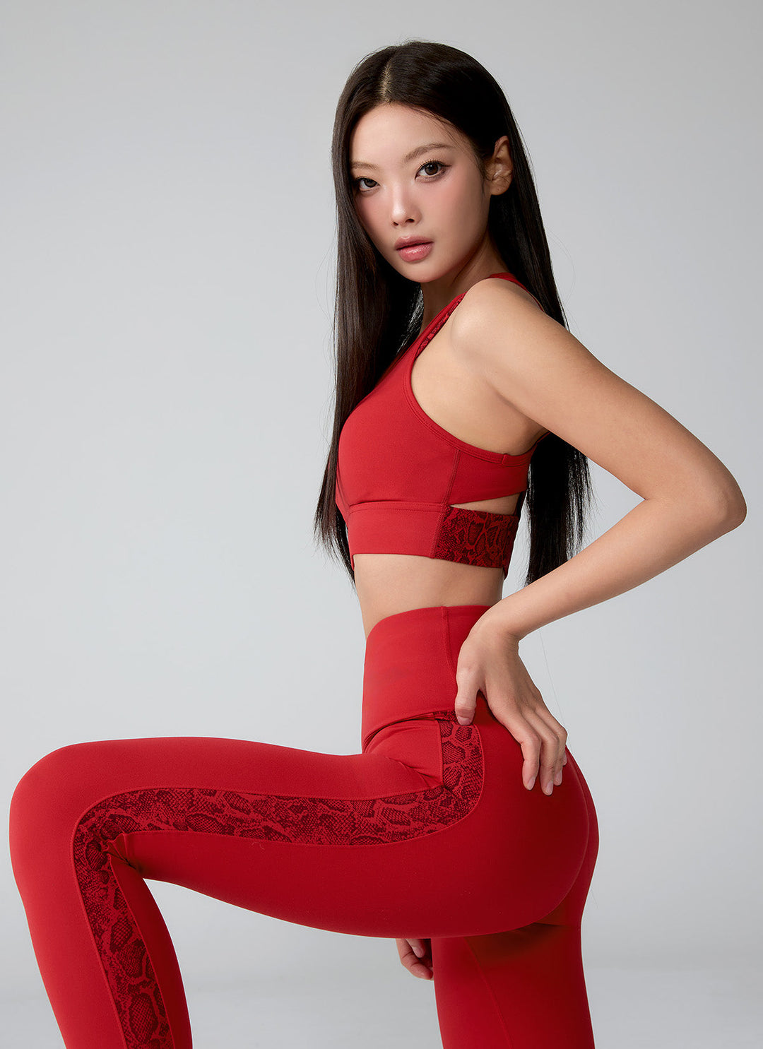 XEXYMIX Black Label Signature Power Rise Python Contrast Leggings in Salsa Red — image 5